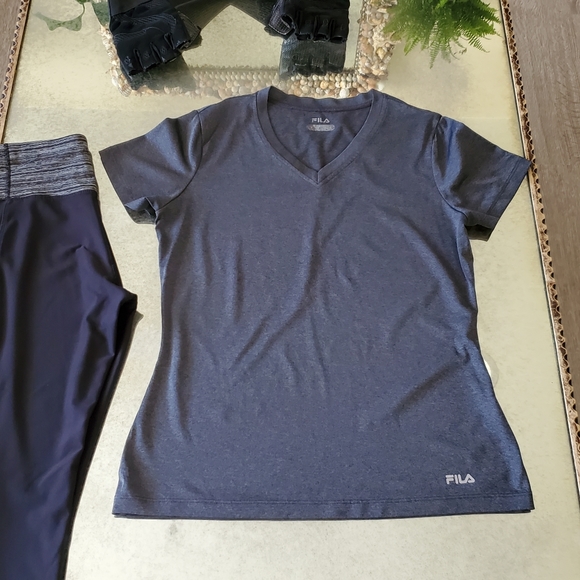 Fila short sleeve Size S - Picture 2 of 4